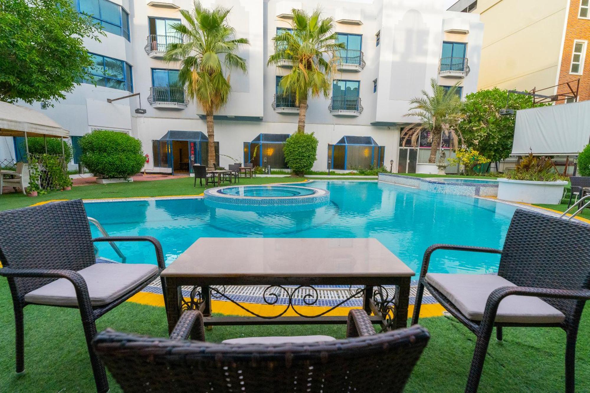 Majestic Hotel Манама Экстерьер фото