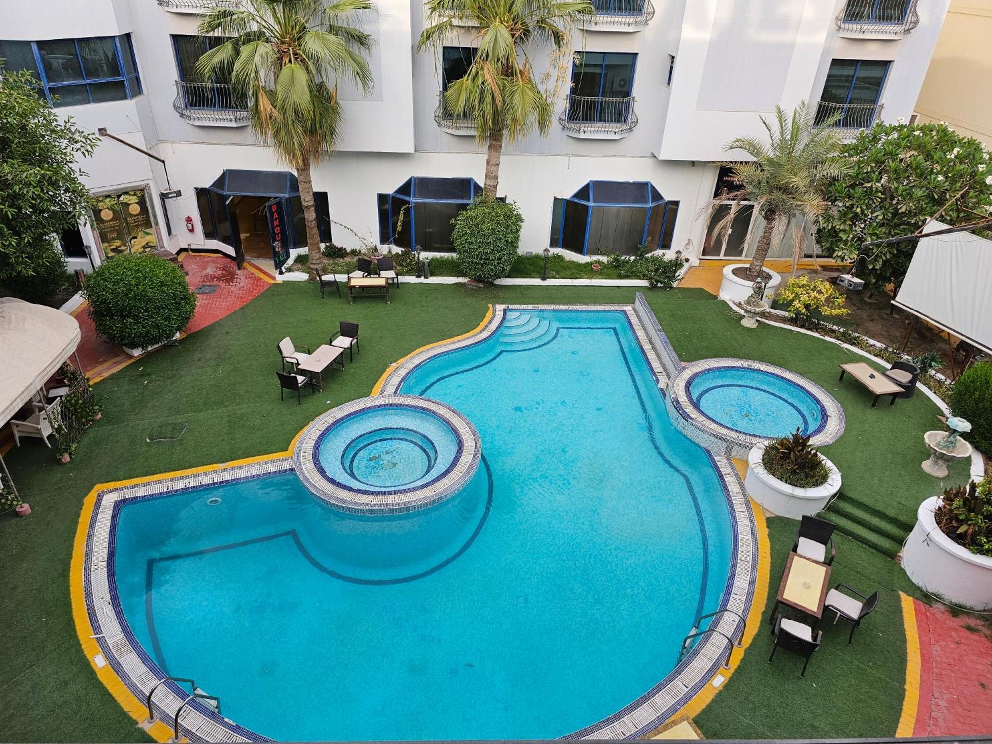 Majestic Hotel Манама Экстерьер фото