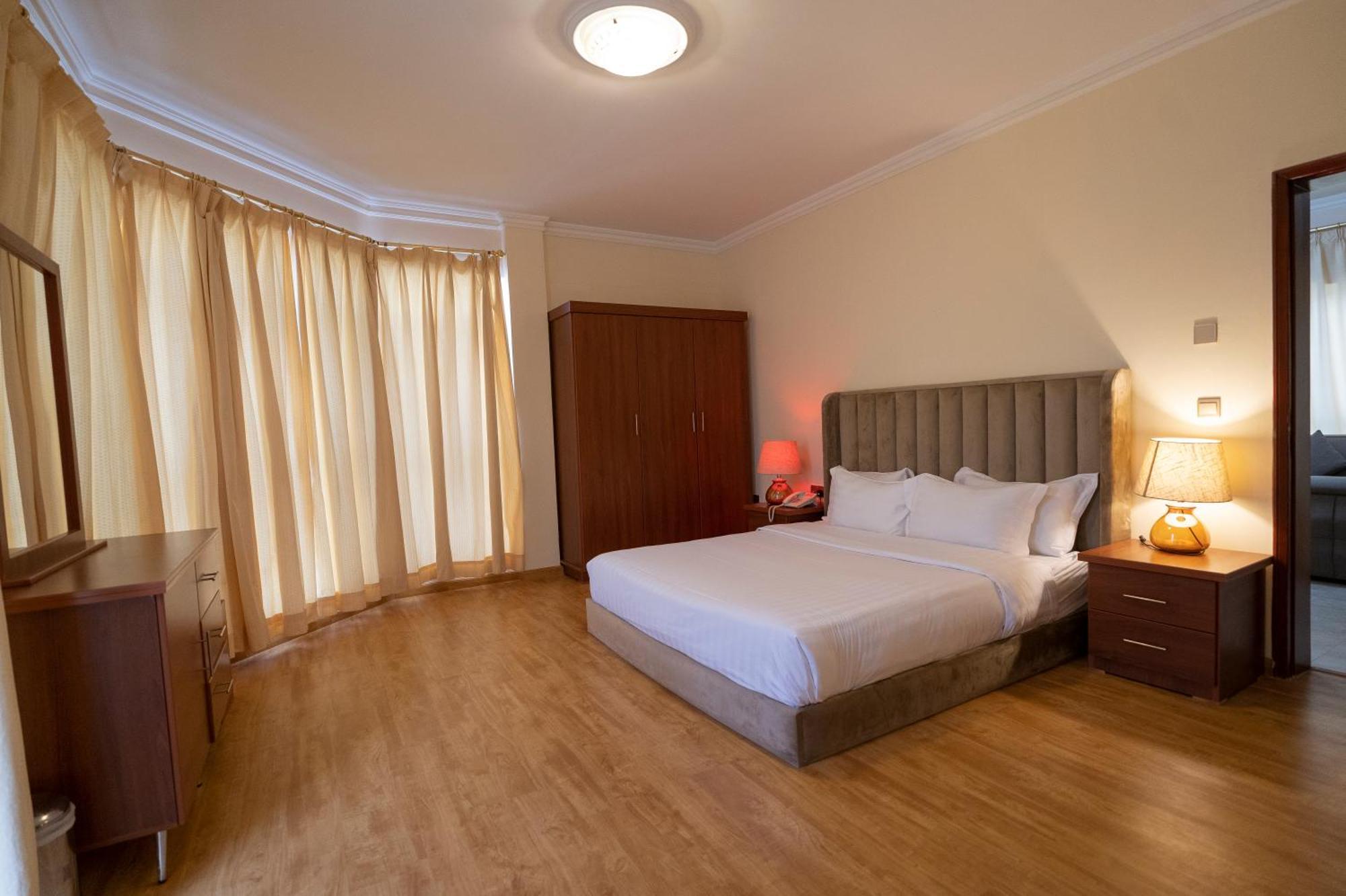 Majestic Hotel Манама Экстерьер фото